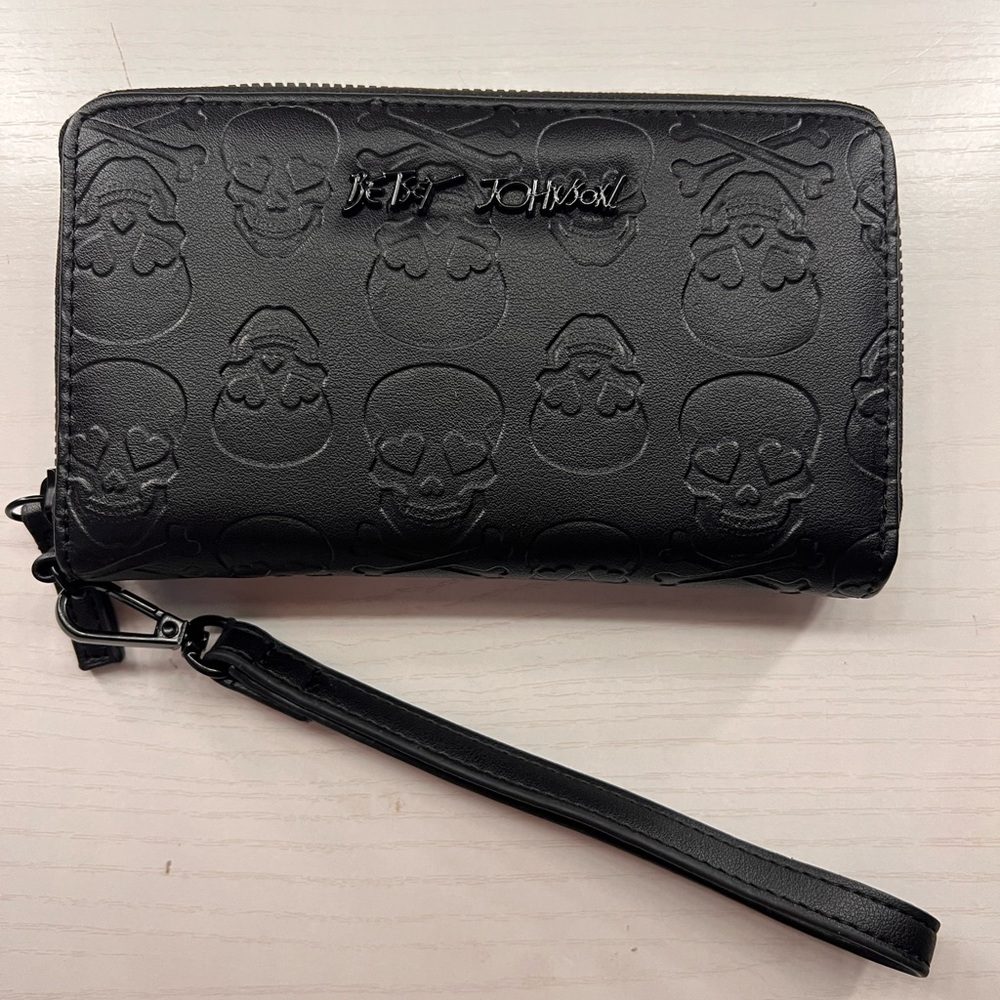 Betsey Johnson skull wallet
